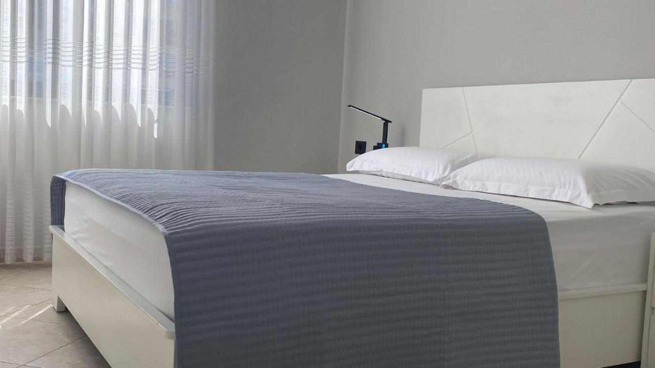 Laureta Central Apartment Τίρανα Εξωτερικό φωτογραφία